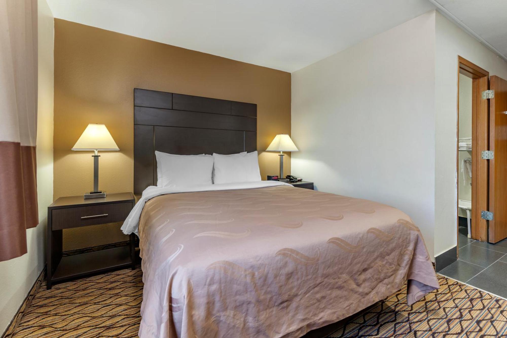 Quality Inn New London Buitenkant foto