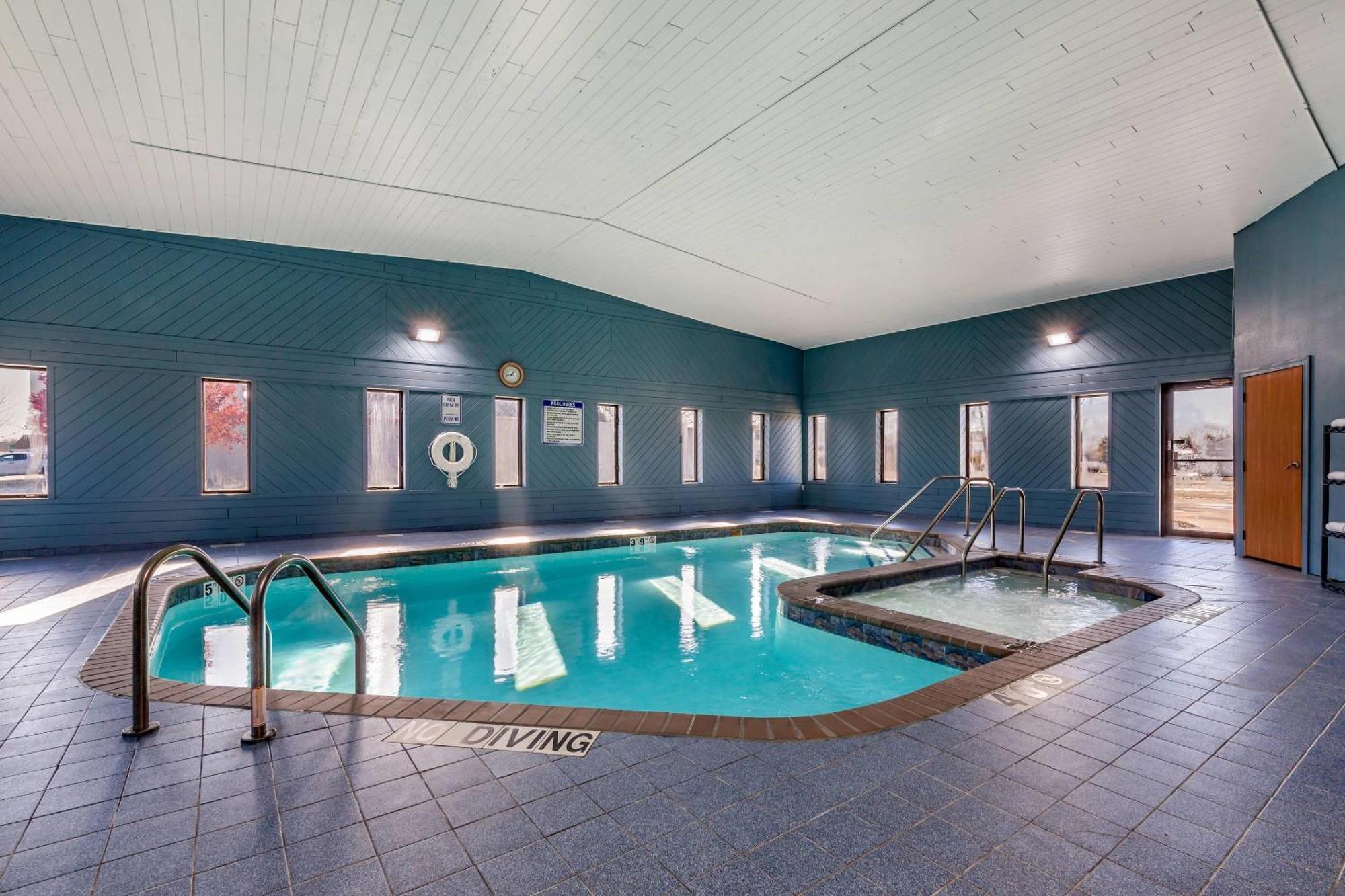 Quality Inn New London Buitenkant foto