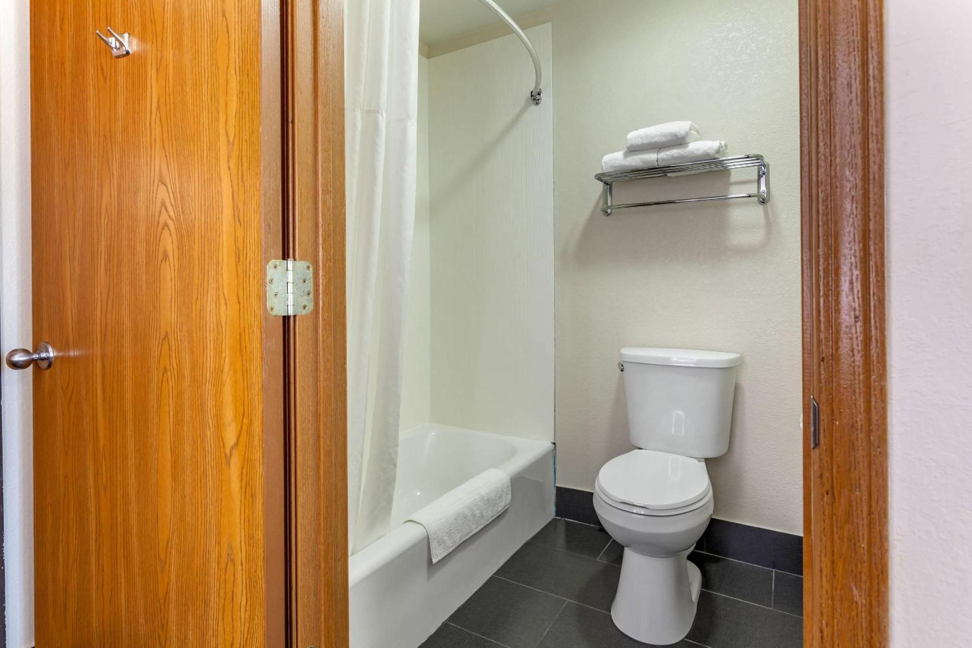Quality Inn New London Buitenkant foto